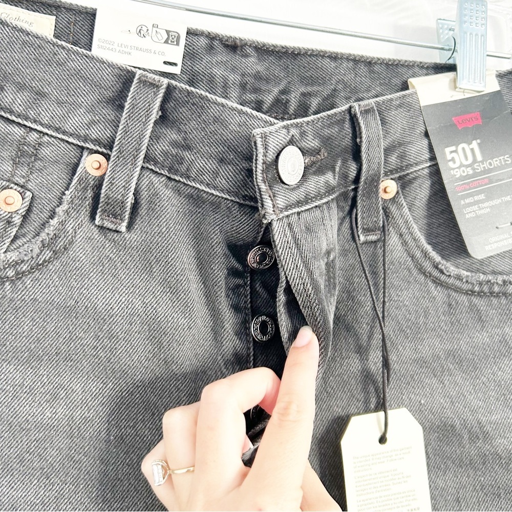 NEW Levi's 501 90s Long Cutoff Jean Shorts in Beach Cut Washed Black Size 24 - Picture 6 of 11